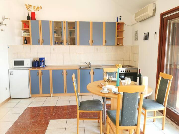 Apartment Biljana Бол Екстер'єр фото