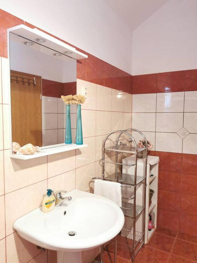 Apartment Biljana Бол Екстер'єр фото