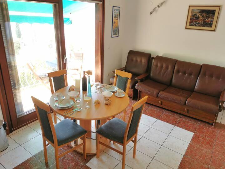 Apartment Biljana Бол Екстер'єр фото