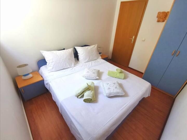 Apartment Biljana Бол Екстер'єр фото