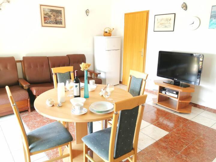 Apartment Biljana Бол Екстер'єр фото