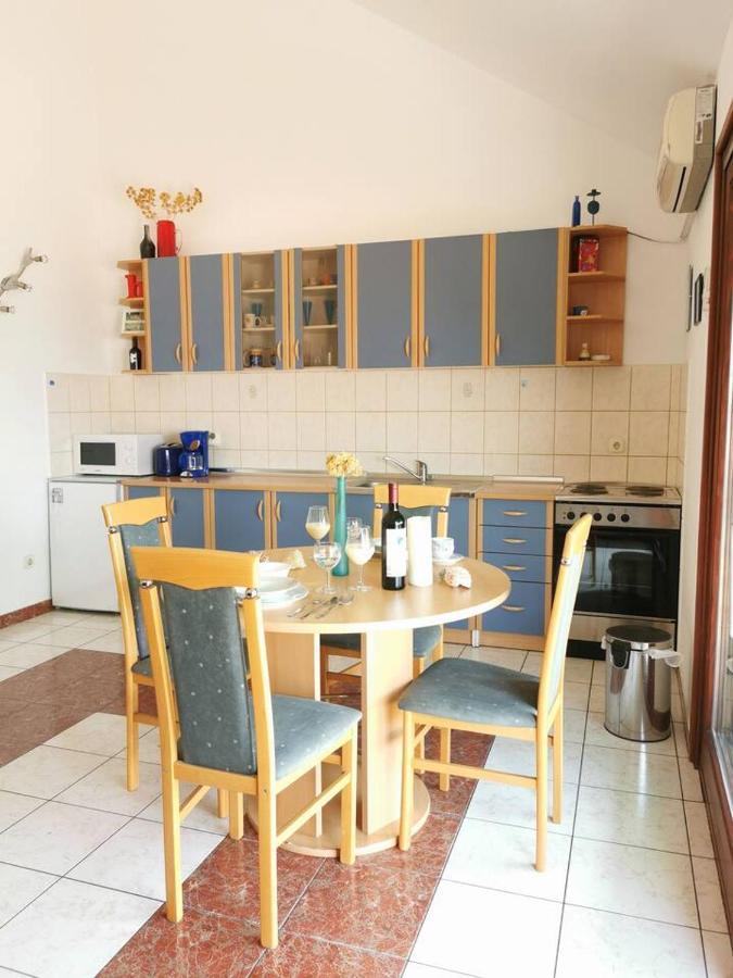 Apartment Biljana Бол Екстер'єр фото